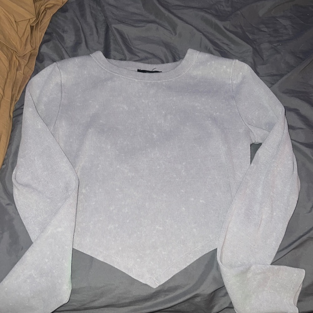 grey/blue textured crop top